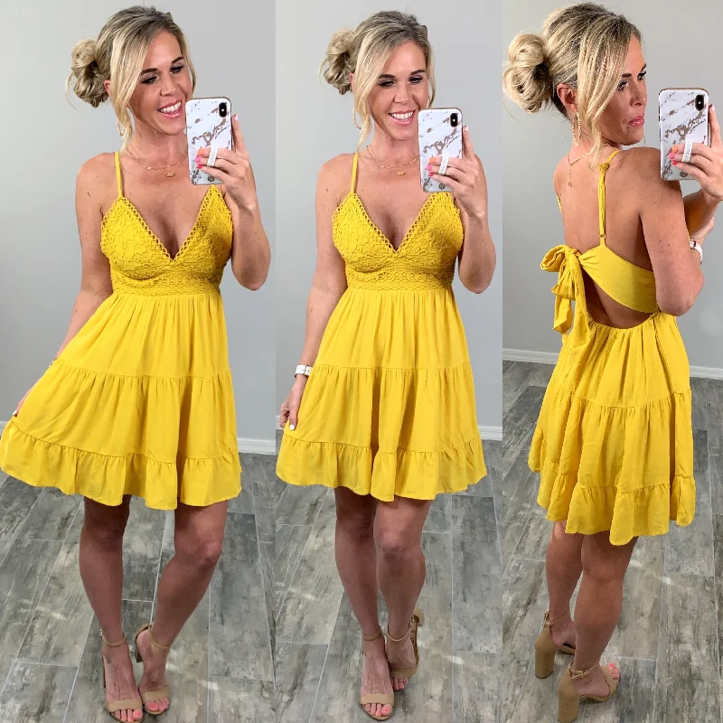 A Romantic Twist Dress - Yellow Crew Neckline Sporty