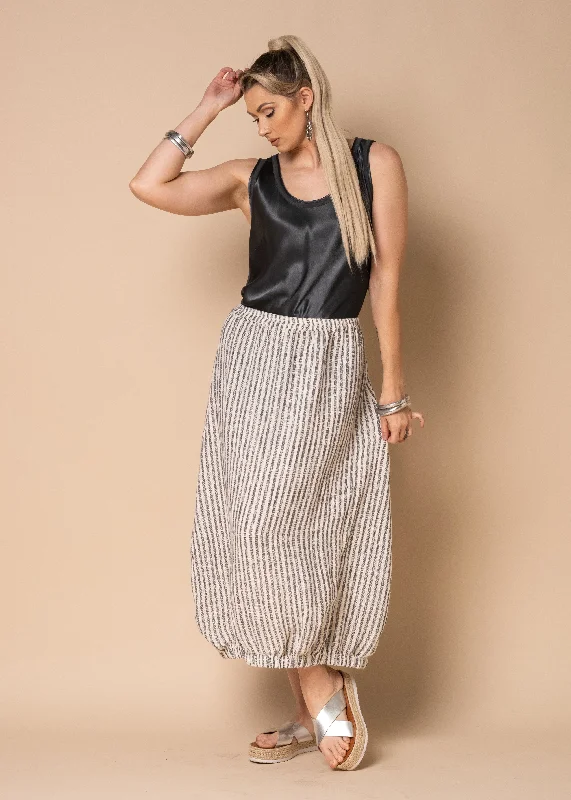 Clover Skirt in Onyx wool skirt breathable